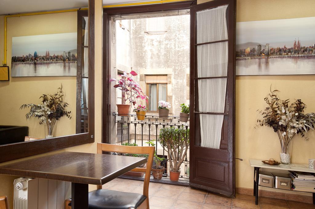 Pension Mariluz Барселона Экстерьер фото