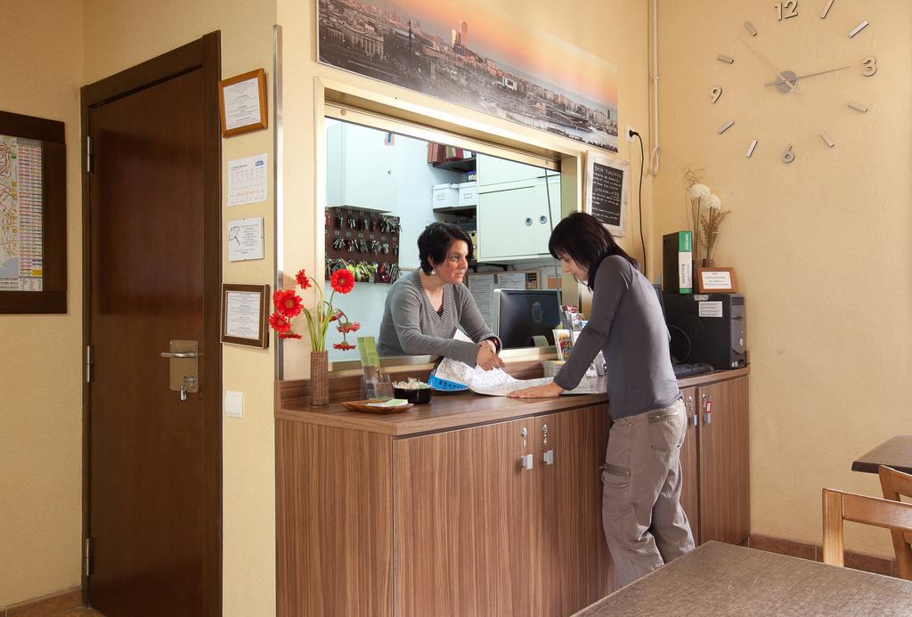 Pension Mariluz Барселона Экстерьер фото