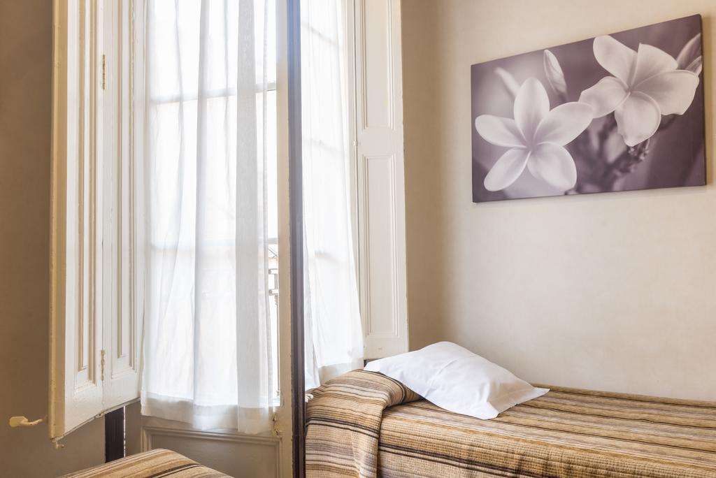 Pension Mariluz Барселона Экстерьер фото