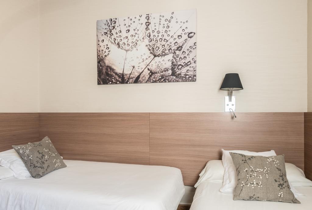 Pension Mariluz Барселона Экстерьер фото