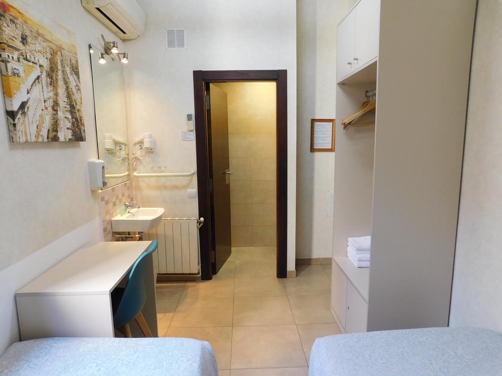Pension Mariluz Барселона Экстерьер фото