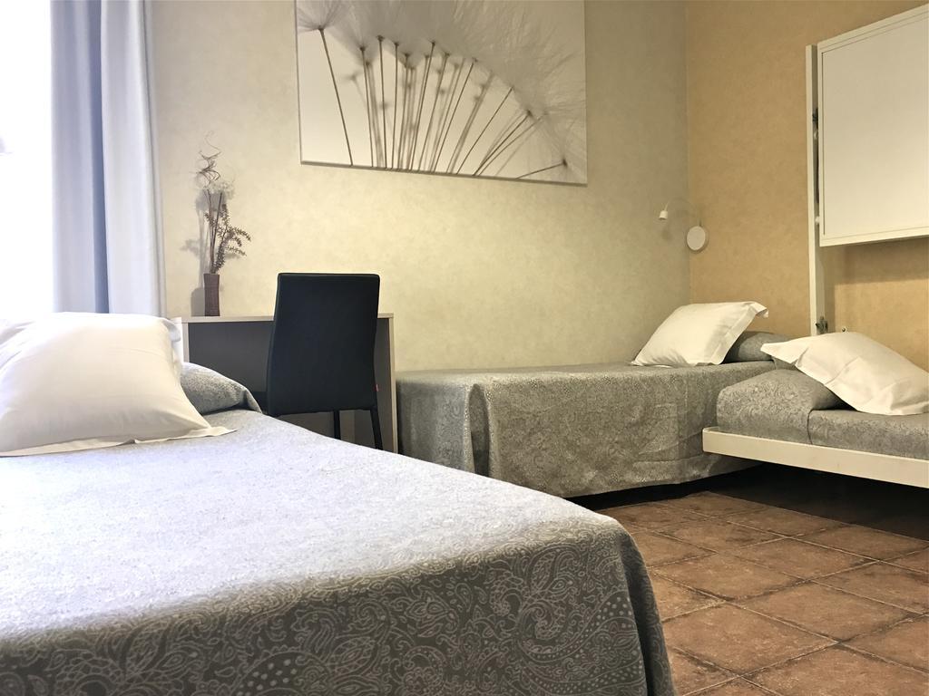 Pension Mariluz Барселона Экстерьер фото