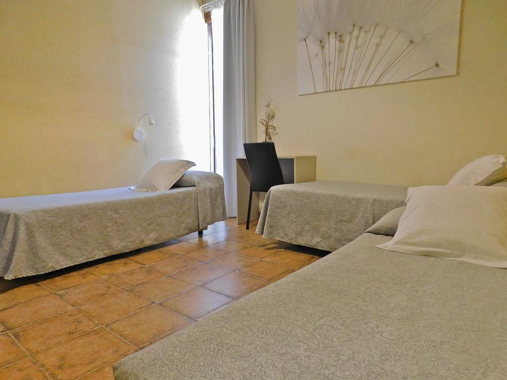 Pension Mariluz Барселона Экстерьер фото