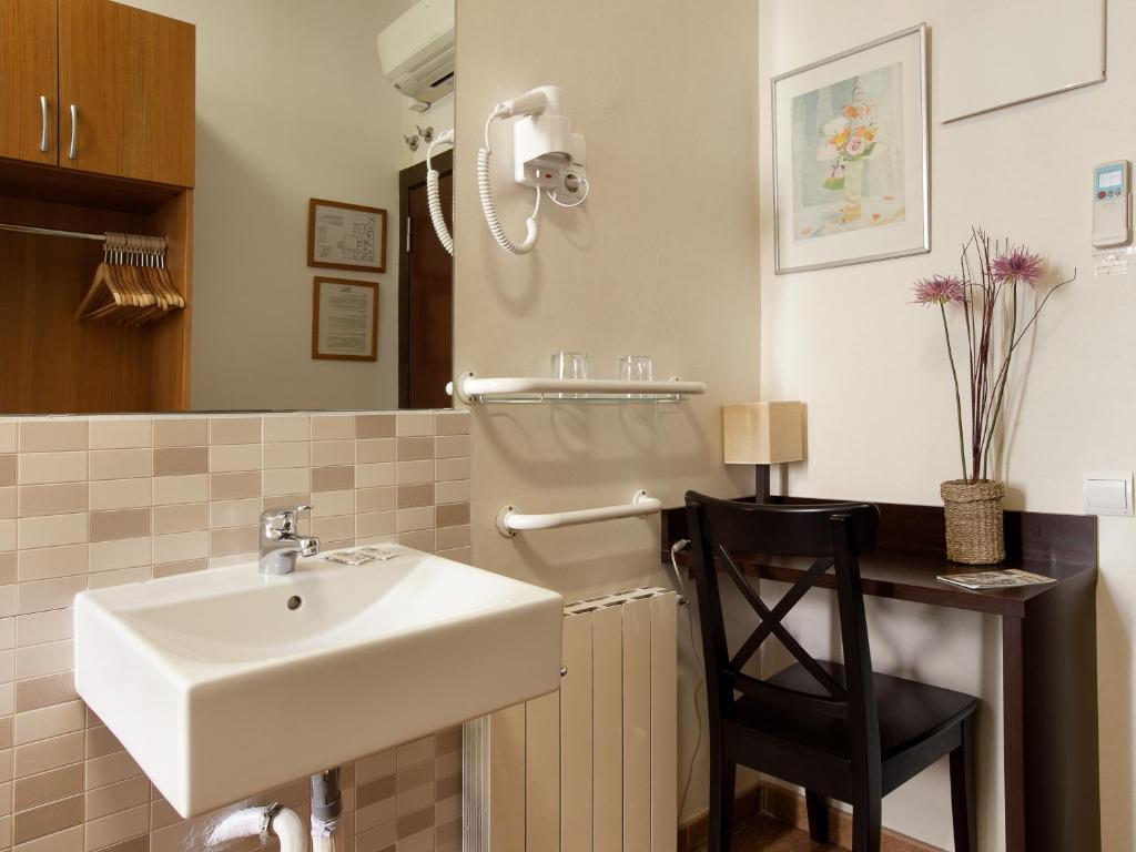 Pension Mariluz Барселона Номер фото