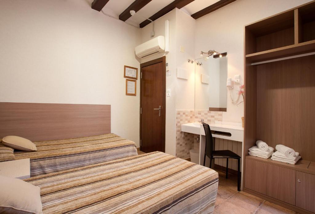 Pension Mariluz Барселона Номер фото