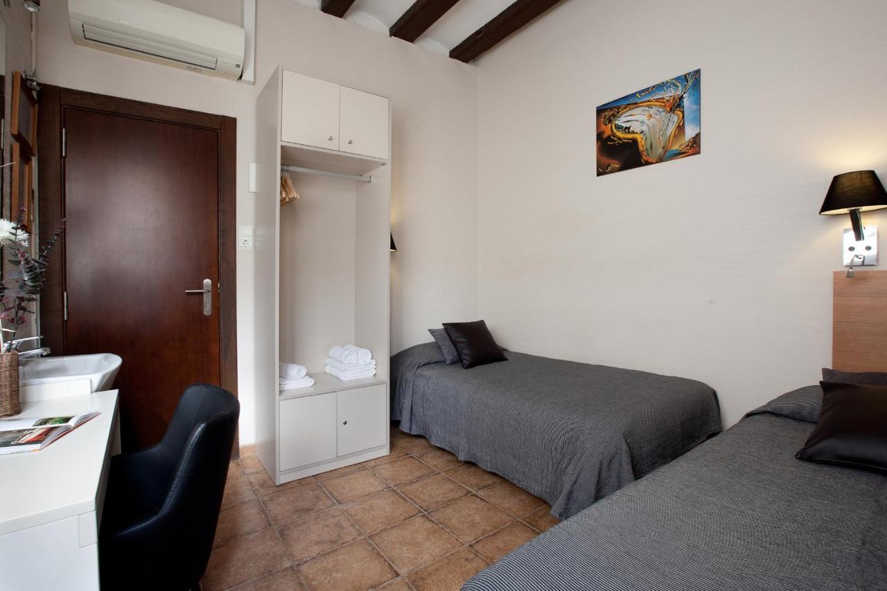 Pension Mariluz Барселона Экстерьер фото